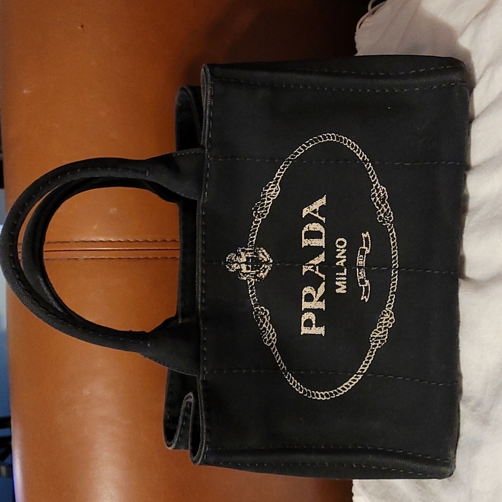 Prada Canapa